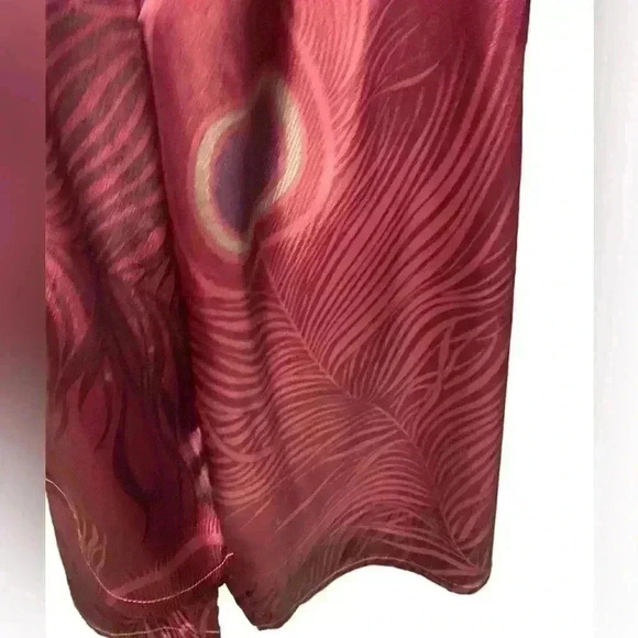 Covington Woman long sleeve top with rounded neck has leaf design size 20-22W - Picture 2 of 10